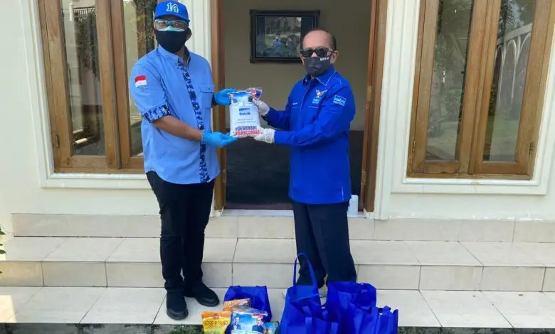Syarief Hasan Bagikan Ribuan Sembako di Cianjur dan Bogor