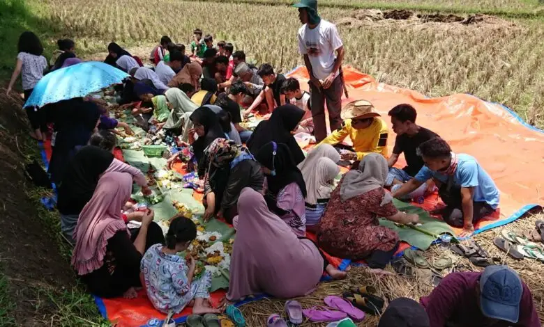 Syukuran Hasil Panen, Poktan dan Warga Ciranjang Ngaliwet Bareng Sambil Papajar