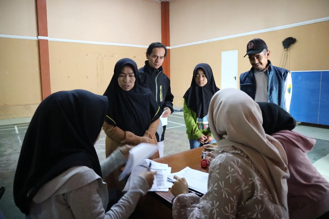 Tekan Angka Stunting Warga, Pemdes Cimacan Bagikan Telur dan Ayam