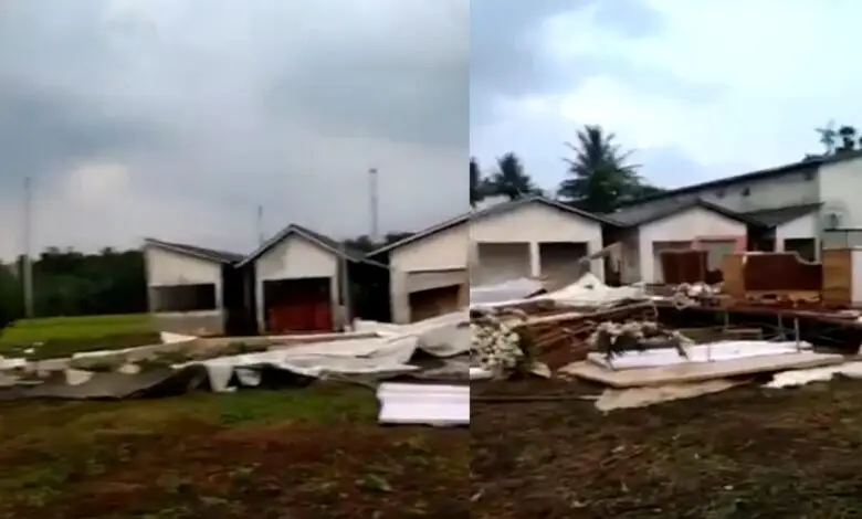 Tenda dan Panggung Hajatan di Cianjur Ambruk Disapu Angin Kencang