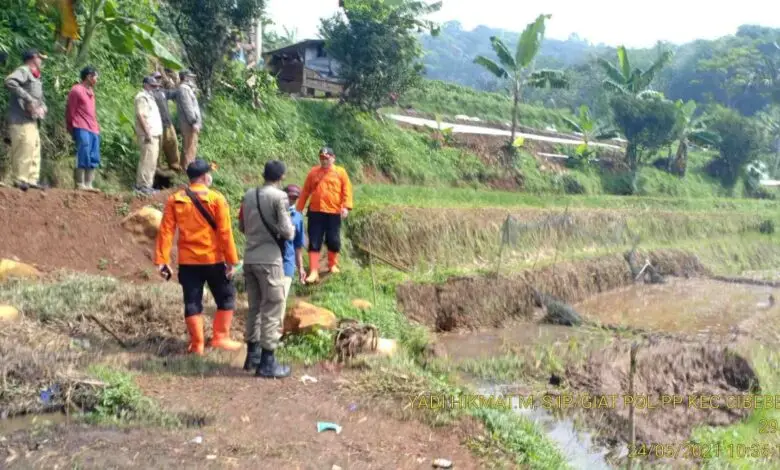 Terancam Longsor, Puluhan Warga Desa Kanoman Cibeber Ngungsi