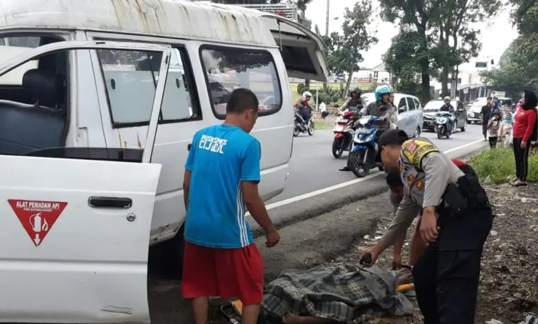 Tergeletak di Pinggir Jalan, Ini Kronologis Penemuan Mayat di Cibeureum