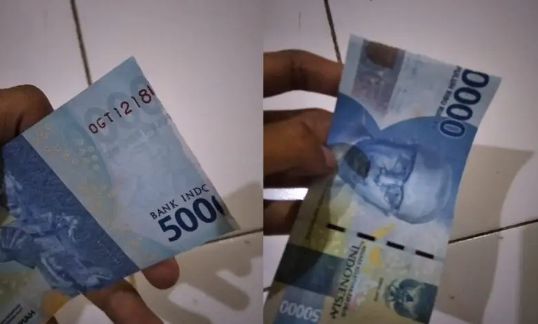 Terlalu! Oknum Customer Bayar Paket COD Pakai Uang Sobek, Kurir Terpaksa Nombok
