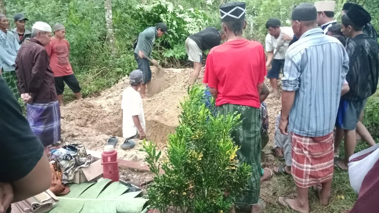 Tersambar Petir Saat Berteduh, Pria Paruh Baya Tewas di Cianjur