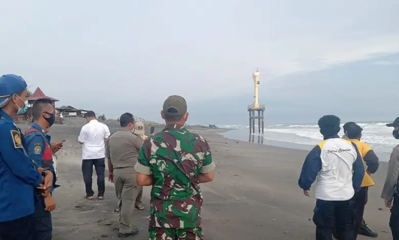 Terseret Ombak, Seorang Santri Hilang Tenggelam di Pantai Apra Cianjur