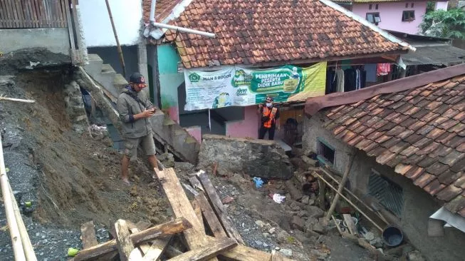 Tertimpa Tembok Ambruk, Santriwati di Cikalongkulon Meninggal Dunia