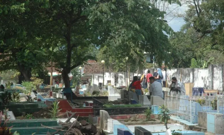 Tetap Perhatikan Protokol Kesehatan saat Ziarah dan Belanja