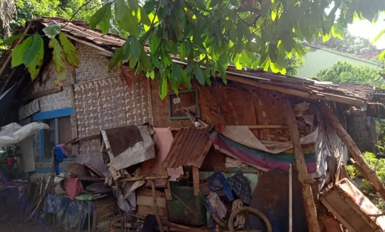 Tidak Ada Biaya, Pasutri Lansia di Cianjur Tinggal di Rumah Nyaris Ambruk — Cianjur Update