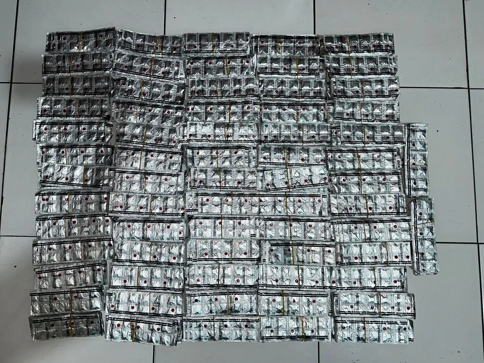 Tiga Pengedar Sediaan Farmasi Tanpa Izin Ditangkap di Cianjur, Ribuan Butir OKT Diamankan