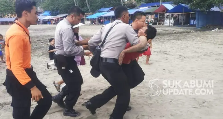 Tiga Wisatawan Asal Cianjur Tergulung Ombak Karanghawu