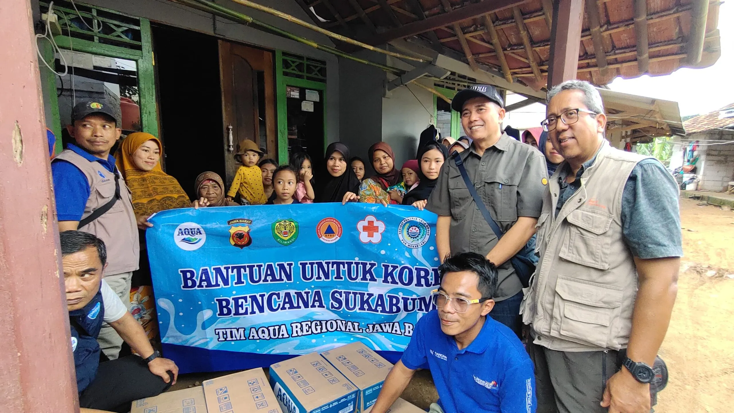 Tim AQUA Regional Jabar Salurkan Bantuan Bagi Warga Terdampak Bencana di Sukabumi