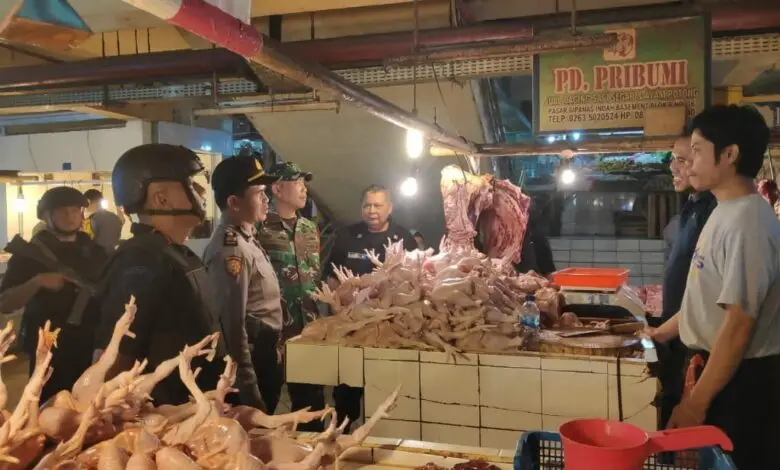 Tim Gabungan Patroli Harga Bahan Pangan di Pasar Cipanas