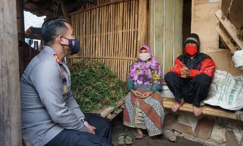 Tinggal di Gubuk Dekat Kandang Domba, Mak Kokom Bakal Dibangunkan Rumah Layak