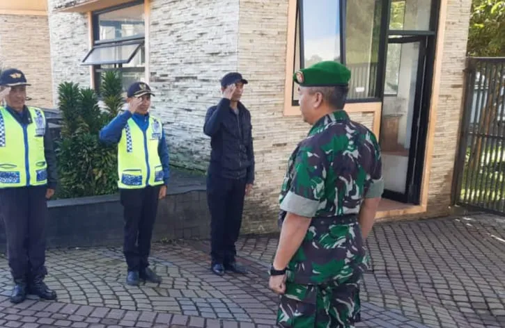 TNI Latih Disiplin dan Baris-Berbaris Untuk Security di Cianjur, Perlukah?