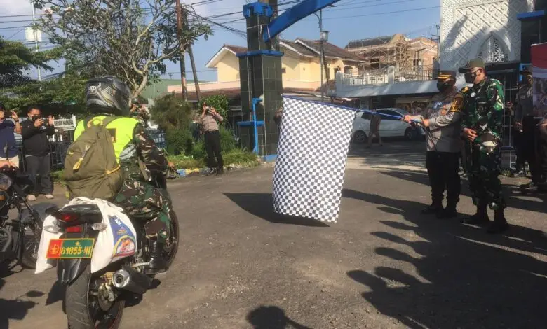 TNI/Polri Bersama Forkopimda Cianjur Bagikan Bansos untuk Warga Terdampak PPKM Darurat