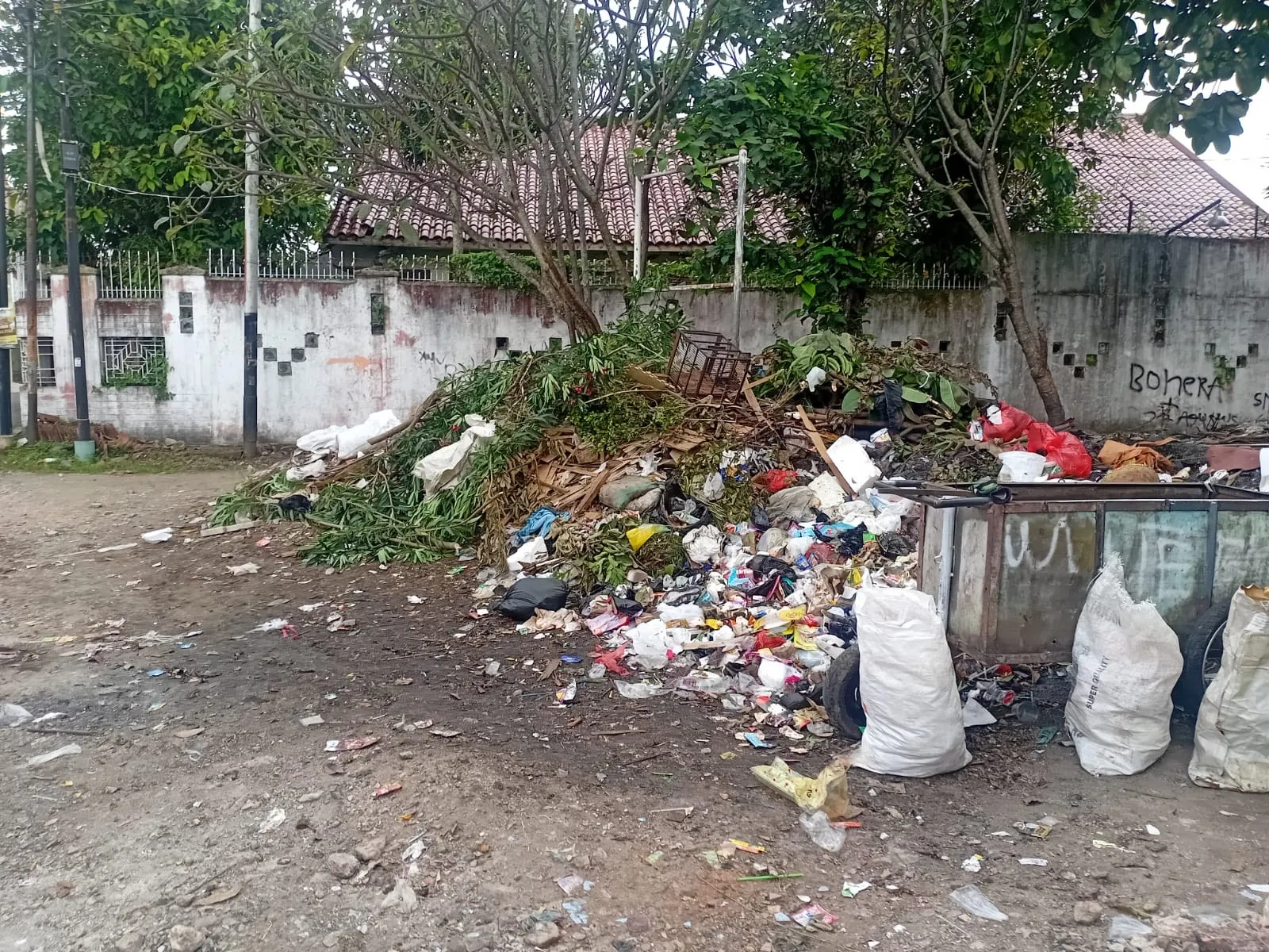 TPS Penuh Sampah di Bojongherang, Warga Minta Ditutup dan Diganti Ruang Hijau