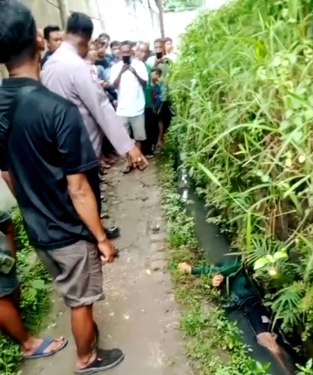 Tragis, Pria di Cianjur Ditemukan Meninggal di Selokan Dekat Pabrik Semen