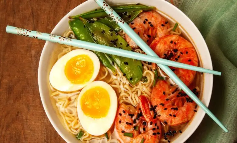 Trik Makan Mie Instan Saat Diet, Bobot Tetap Turun Meski Makan Enak