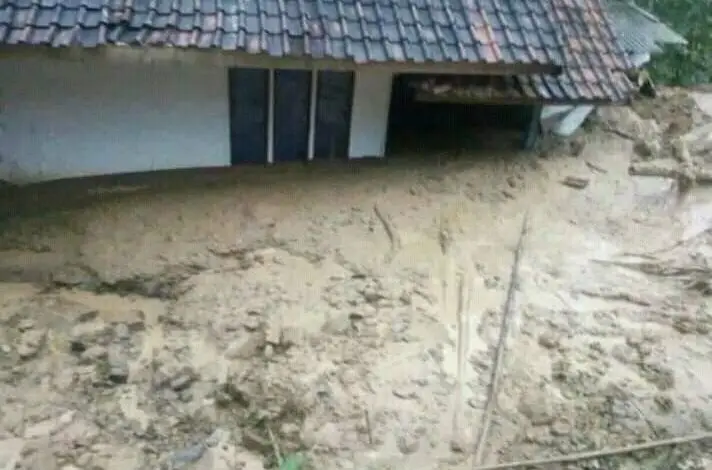 Tujuh Rumah di Cibeber Rusak Tergerus Longsor