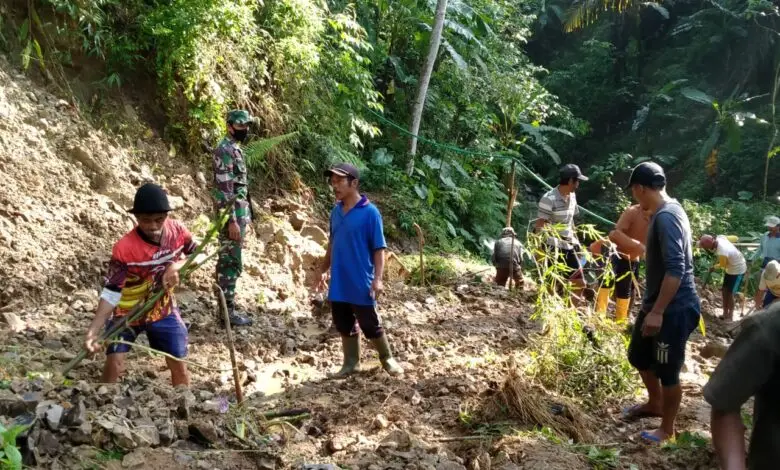 Tujuh Titik di Takokak Diterjang Longsor