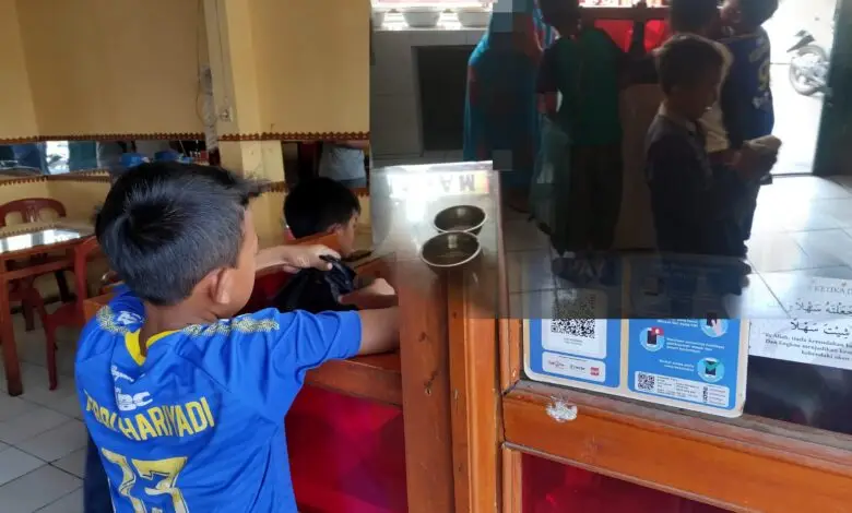 Unik, Bocah-bocah Ini Nabung Seminggu Buat Beli Nasi Padang