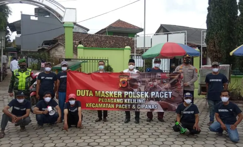Unik! Sosialisasi Prokes, Polsek Pacet Launching Duta Masker Pedagang Keliling