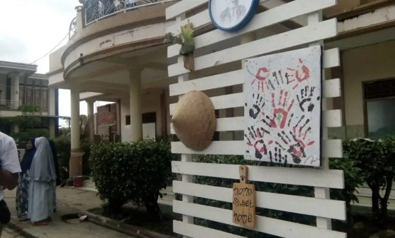 Unik, TPS Pilkades di Sukaluyu Ini Dihias Pakai Barang Bekas