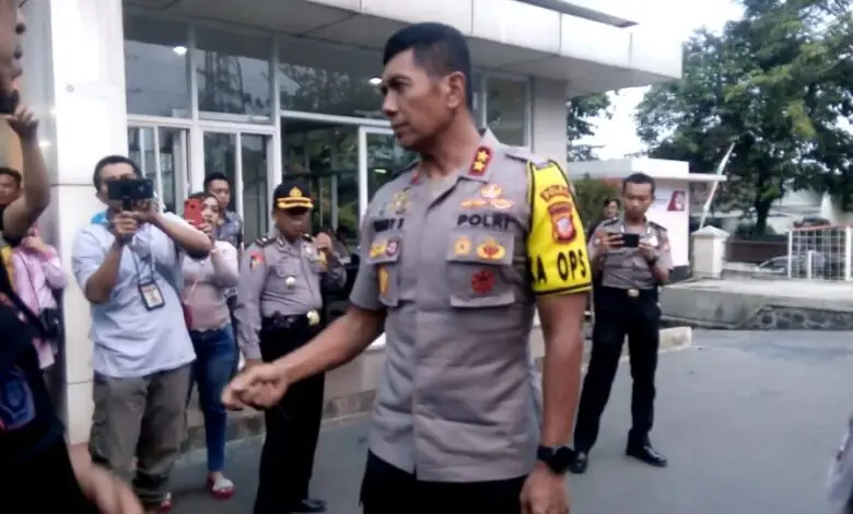 UPDATE: Polisi yang Terbakar Ada Empat, Satu Dibawa ke RS Polri