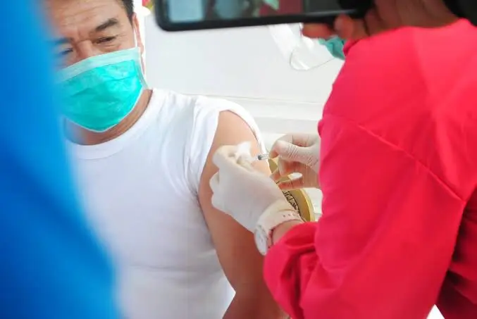 Vaksinasi Covid-19 Dosis Ketiga Hanya untuk Nakes