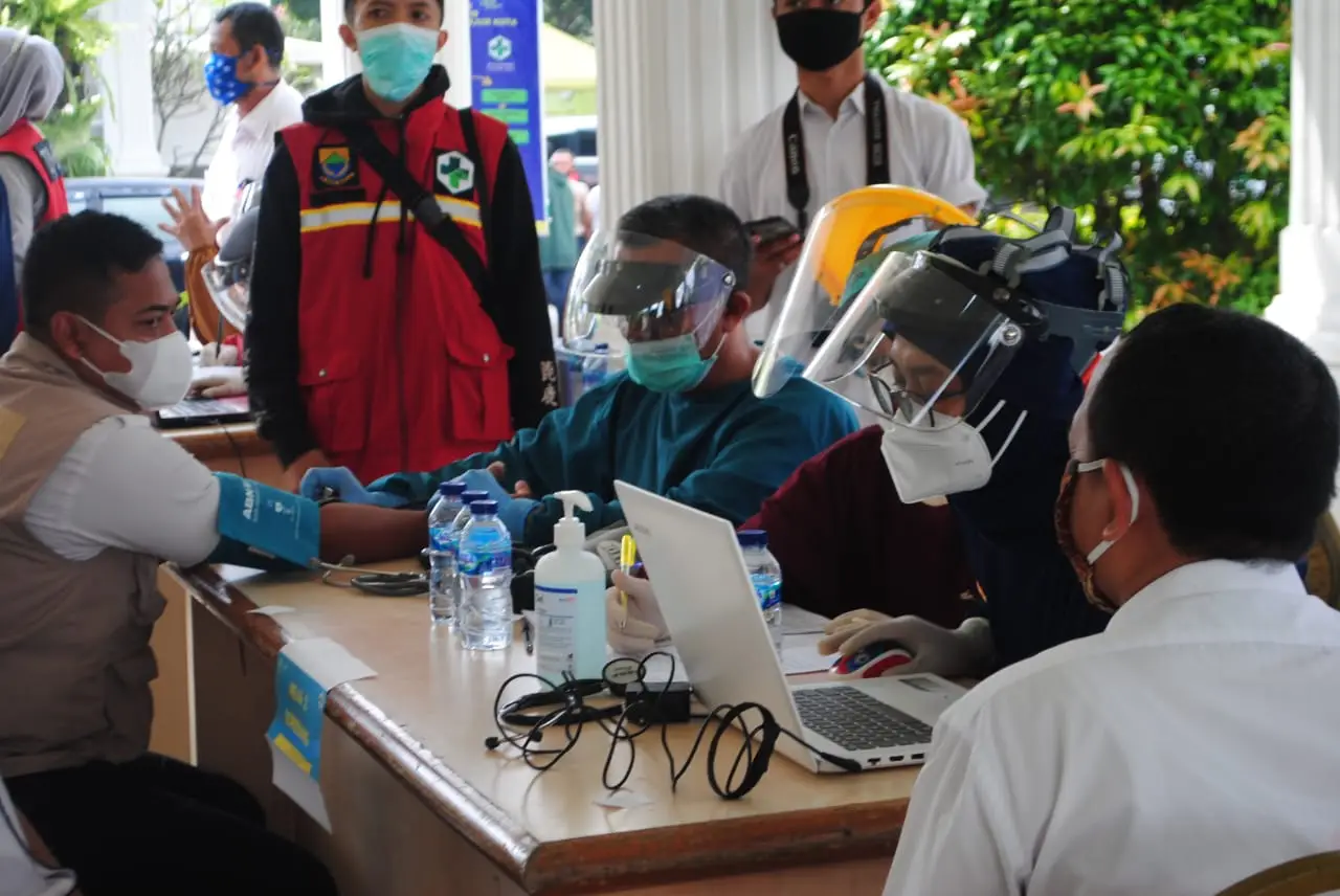 Vaksinator Covid-19 di Cianjur Masih Terbatas