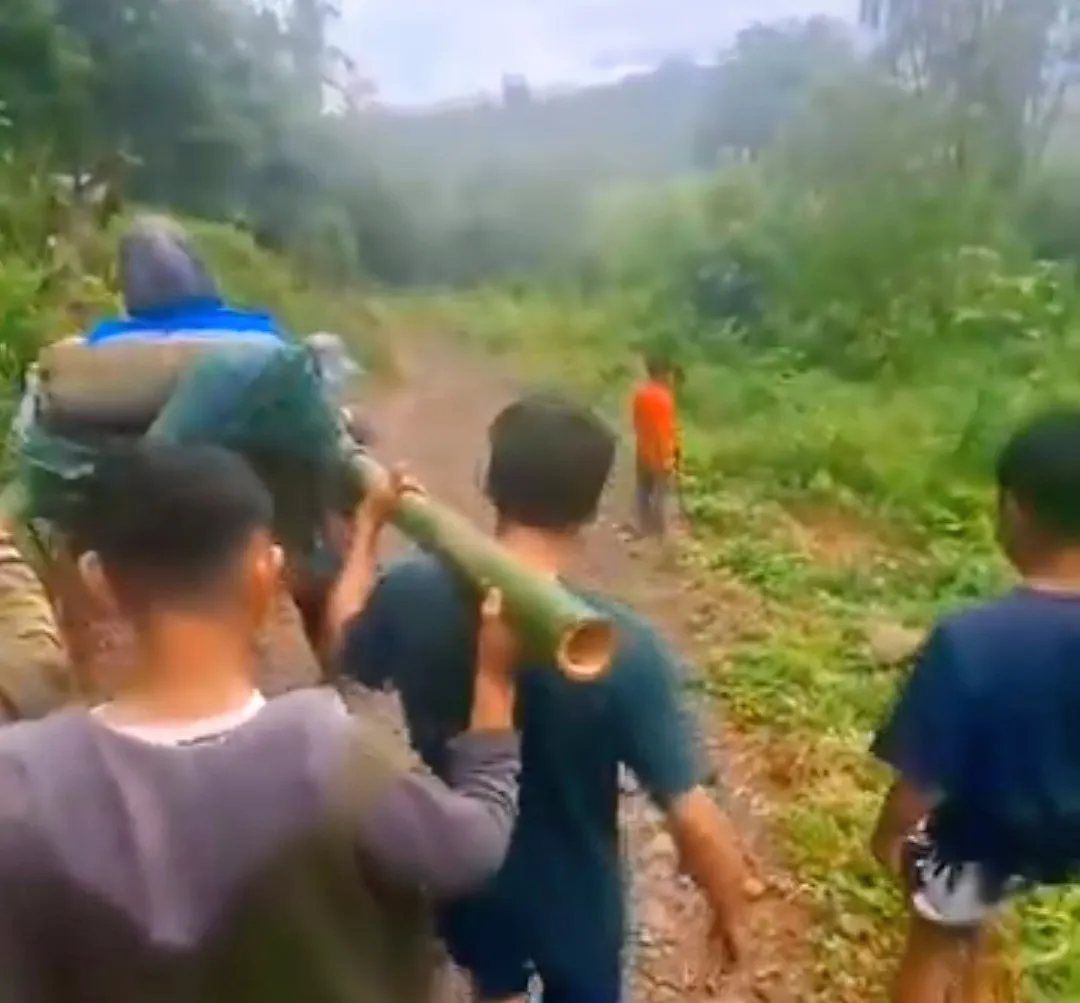 Viral Bidan dan Warga Tandu Orang Sakit di Jalan Rusak, Pemkab Cianjur Bakal Rajin Perbaiki Infrastruktur di Pelosok