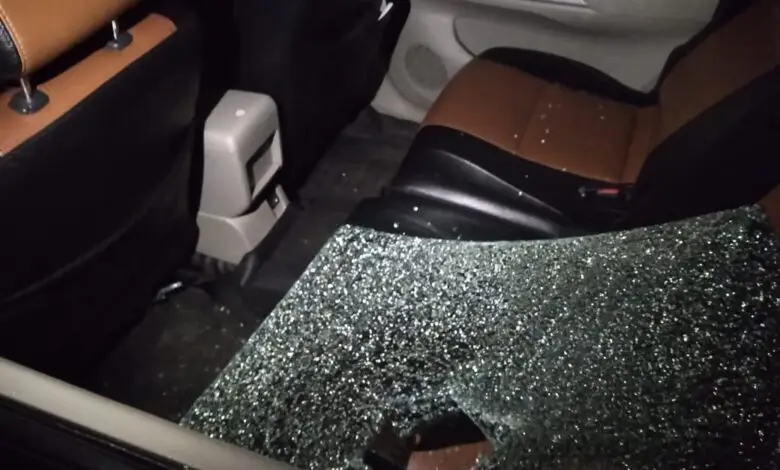 Waduh! Kaca Pintu Mobil KPU Cianjur Dirusak OTK Saat Verfak di Sukaluyu