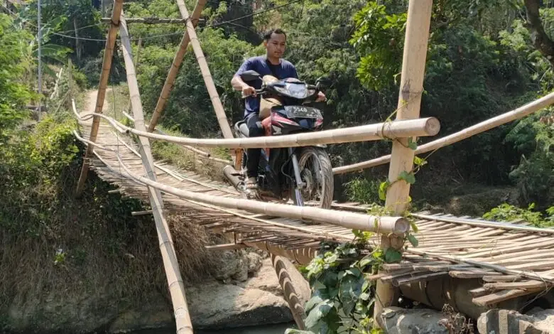Warga Dua Desa Tagih Janji Pembangunan Jembatan Penghubung