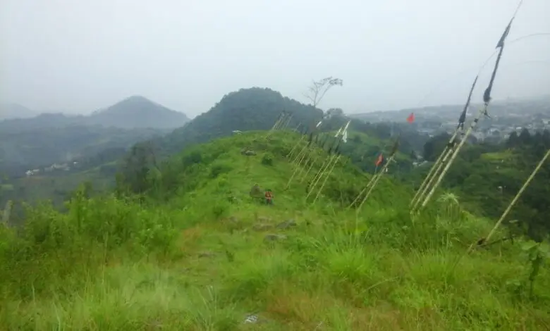 Wisata Gunung Kasur: Dari Situs hingga Paralayang Ada di Sini!