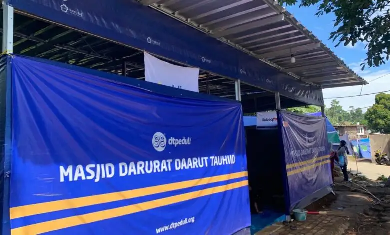 YBM PLN Bantu Terangi Masjid Sementara Lokasi Terdampak Gempa Cianjur