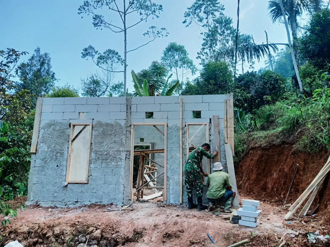TMMD Ke-129, Rumah Warga Cibinong Cianjur Makin Kokoh, Progres Capai 37,6 Persen