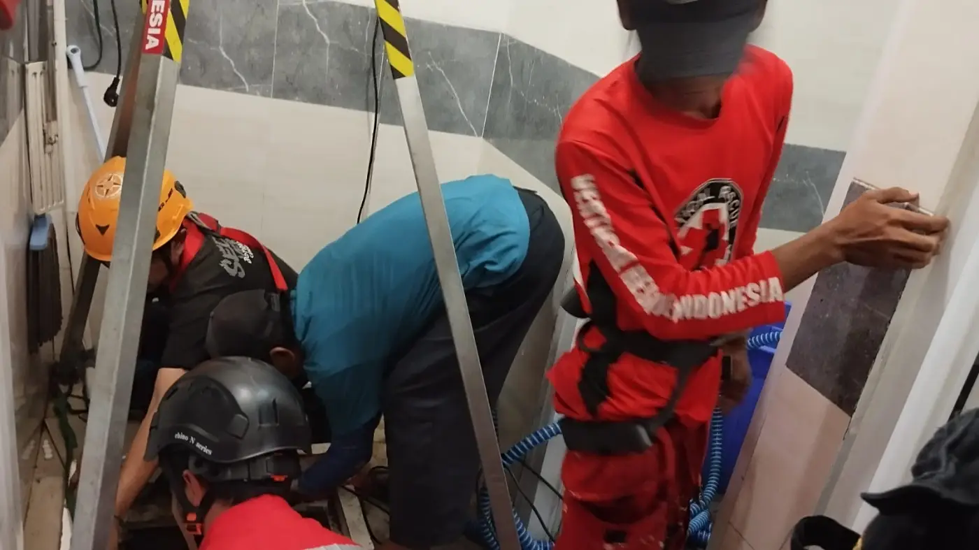 Sumur Gali Milik RM Alam Sunda Nyaris Telan Korban, Pria di Cipanas Jatuh Hingga Alami Luka Serius