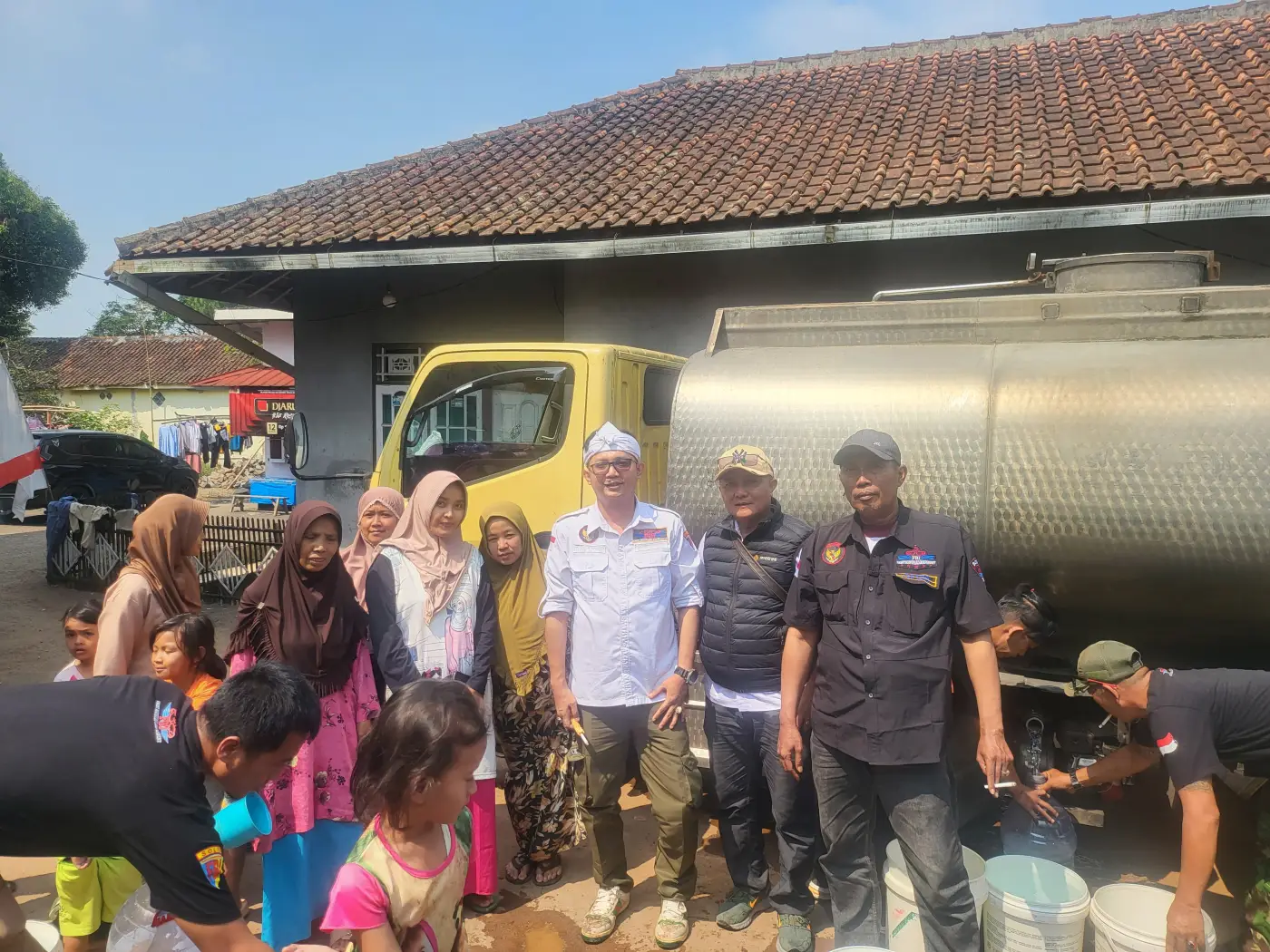 FBI DPC Cianjur Salurkan Air Bersih, Bantu Warga Terdampak Kekeringan di Cibeber