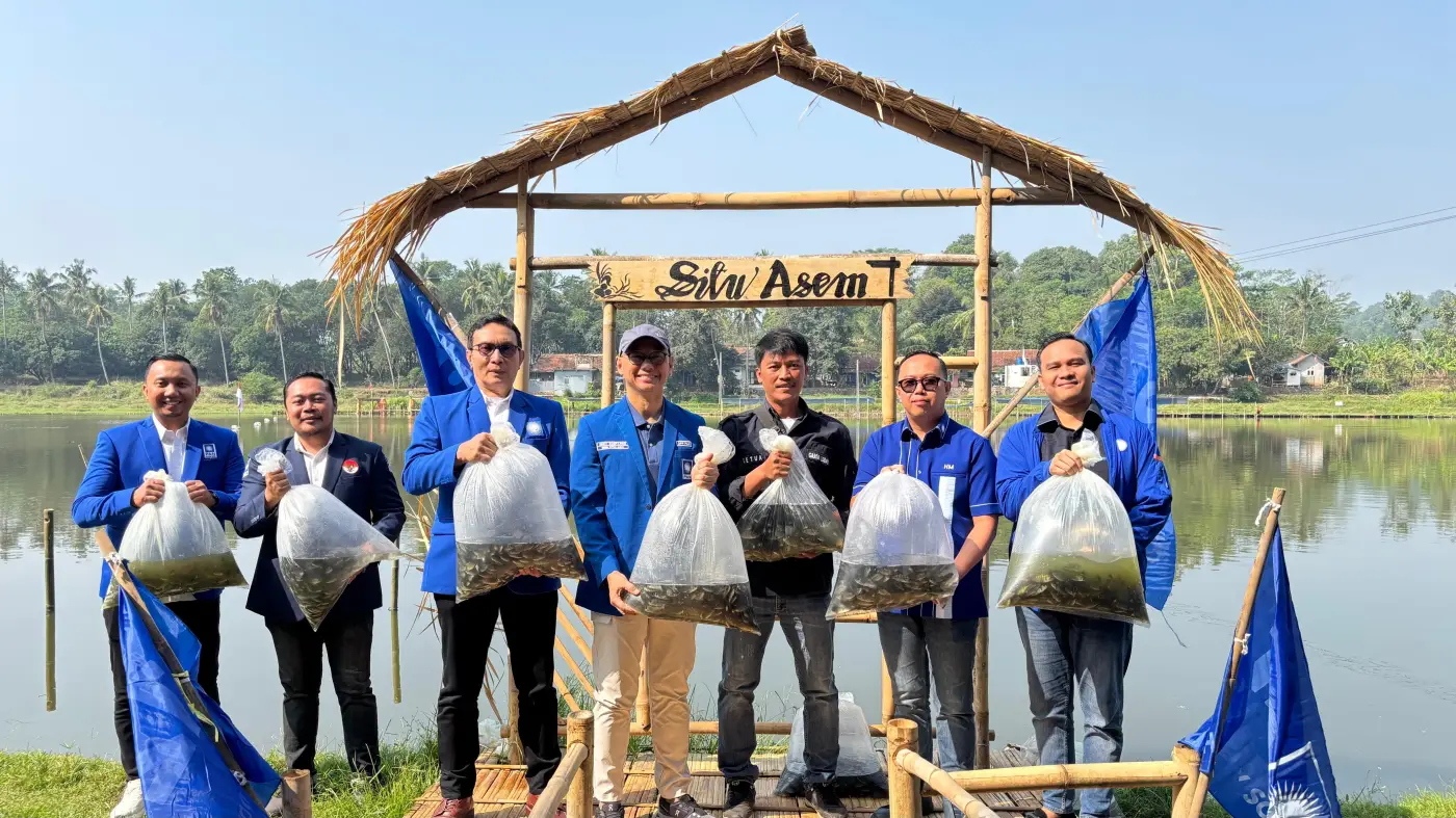 Peringati HUT ke-28, DPD PAN Cianjur Beri Bantuan Benih Ikan Hingga Santunan Yatim