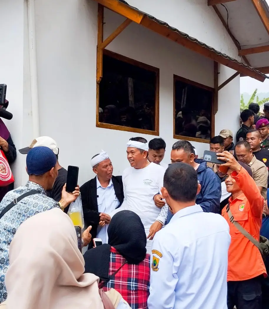 Soroti Maraknya Perkebunan di Lereng Gunung Gede, KDM Minta Batasi Pendakian dan Komersialisasi
