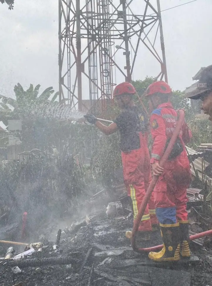 Lupa Matikan Kompor Saat Masak, Saung di Sindanglaya Cipanas Hangus