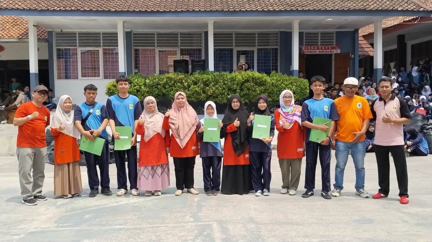 Seluruh Warga SMKN 1 Cianjur Peringati Hari Bersih-bersih Sedunia, Ratusan Kantong Sampah Terkumpul