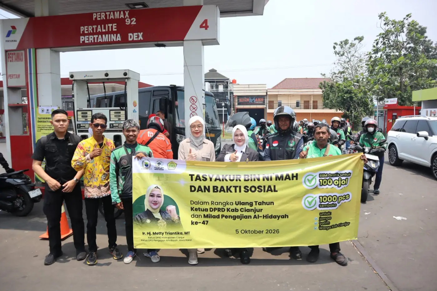 Tasyakur & Baksos, Metty Triantika Santuni Anak Yatim, Berbagi BBM Gratis Ratusan Ojol