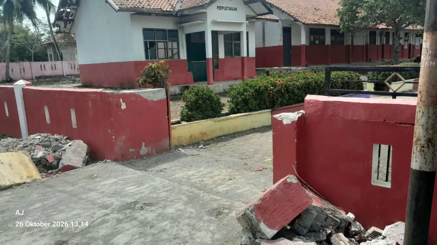 Gapura SDN Kertajadi Cianjur Roboh, Siswi dan Orang Tua Tertimpa Hingga Terluka