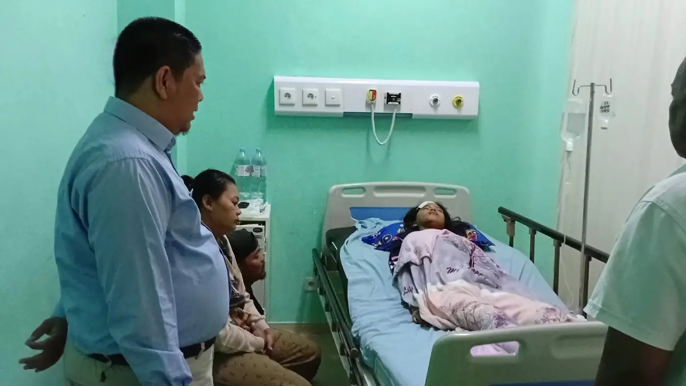 Siswi SDN Kertajadi Cidaun yang Tertimpa Bangunan Pagar Dirujuk ke RSUD Sayang
