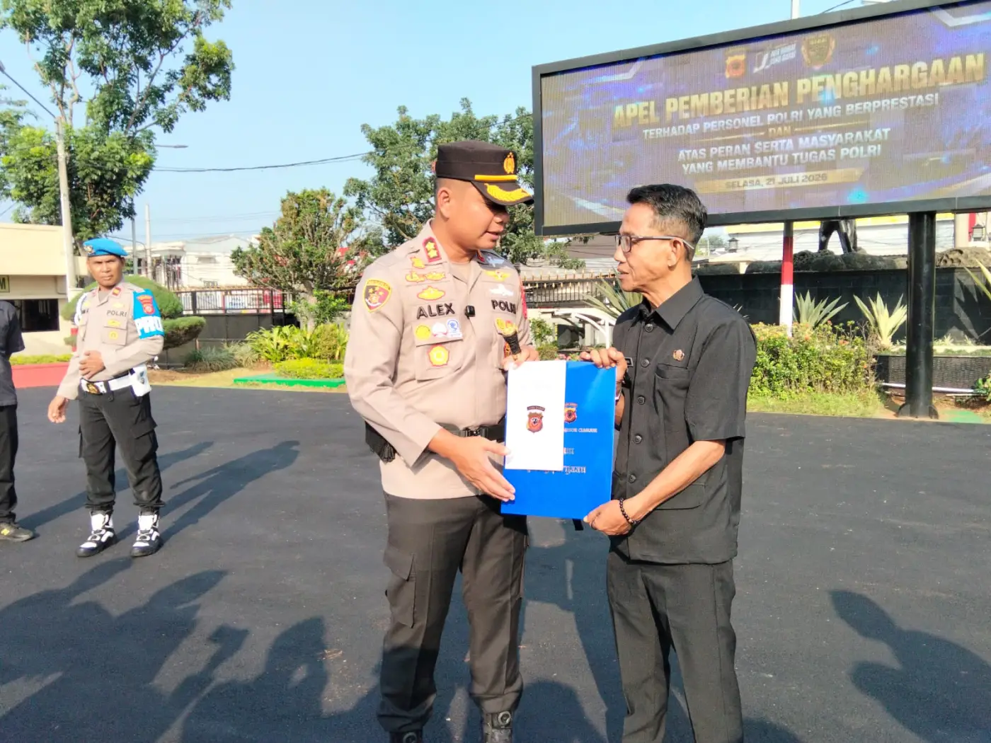 Kapolres Cianjur Beri Penghargaan kepada Warga yang Bantu Ungkap Peredaran Uang Palsu
