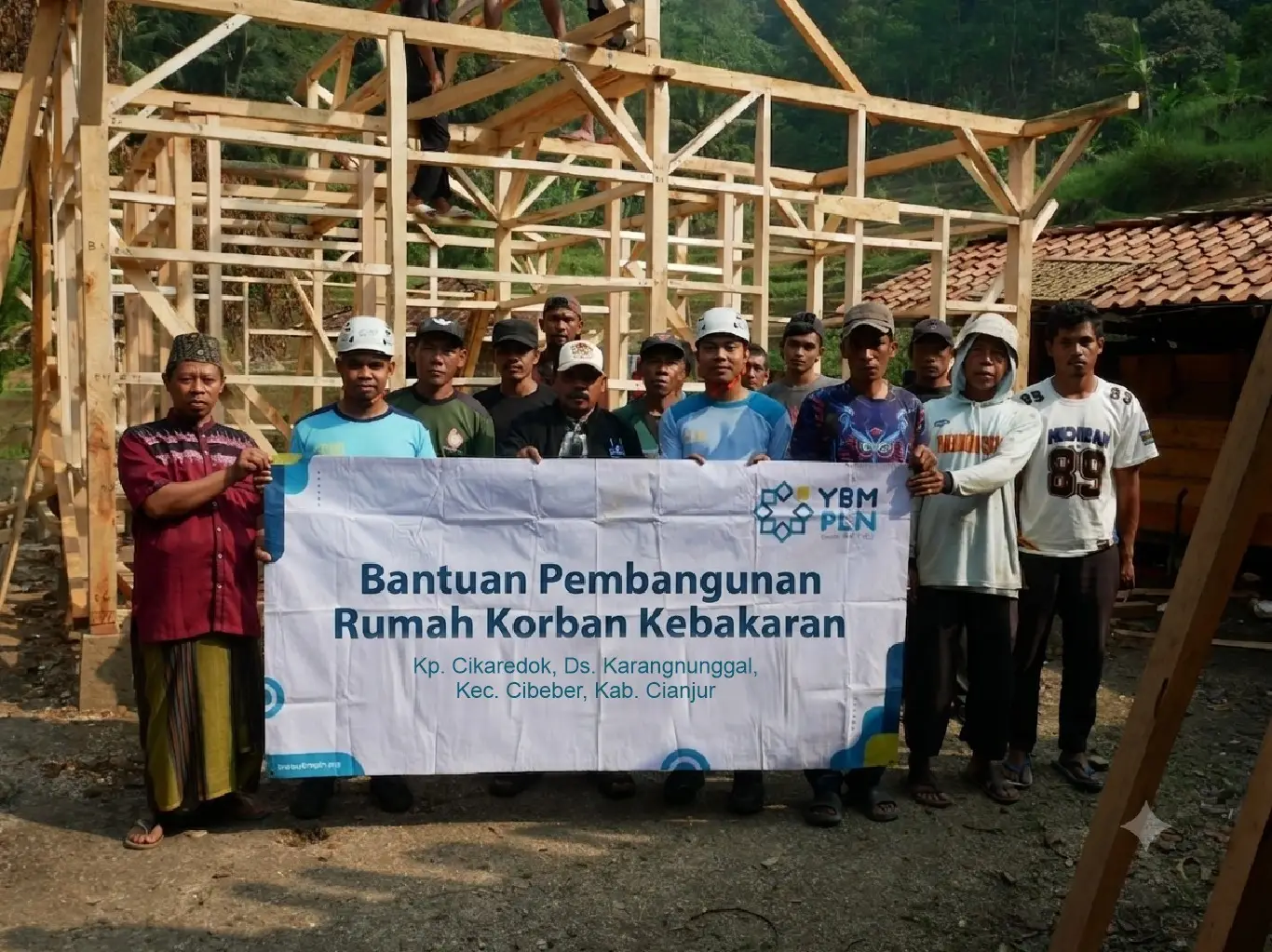 Bangun Harapan Pascakebakaran, Kolaborasi YBM PLN UP3 Cianjur dan YBM PLN UIP JBT Wujudkan Rumah Baru untuk Korban Kebakaran di Kecamatan Cibeber