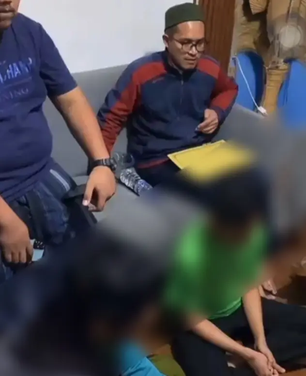 Diduga Bermesraan Sesama Jenis, 2 Mahasiswa KKN di Sayang Cianjur Diamankan Warga — Cianjur Update