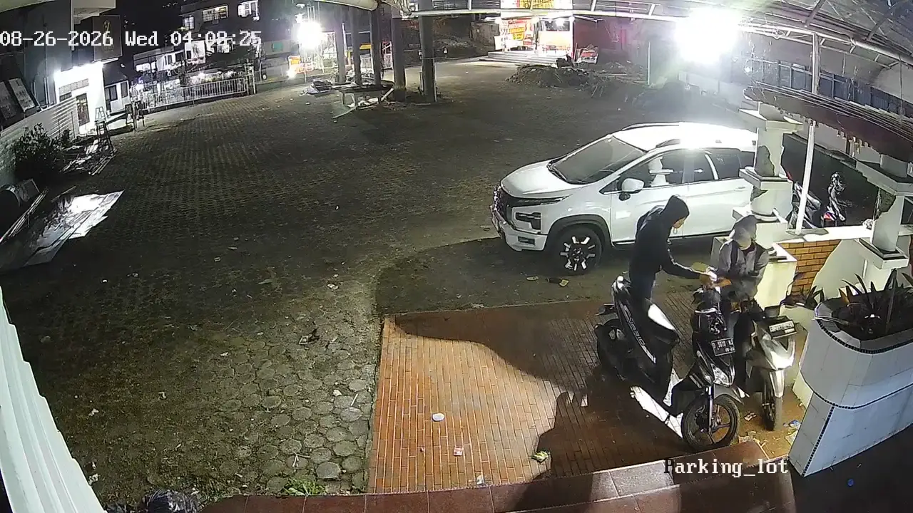 Dua Motor Diduga Dicuri di Parkiran Ex Hotel Tri Puri Meru Cipanas, Aksi Terekam CCTV