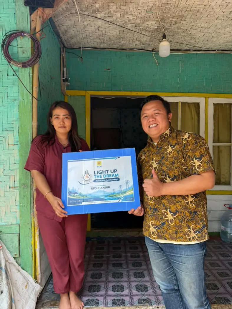 Peringati Hari Kesaktian Pancasila, PLN Nyalakan Harapan Keluarga Cianjur melalui Light Up The Dream